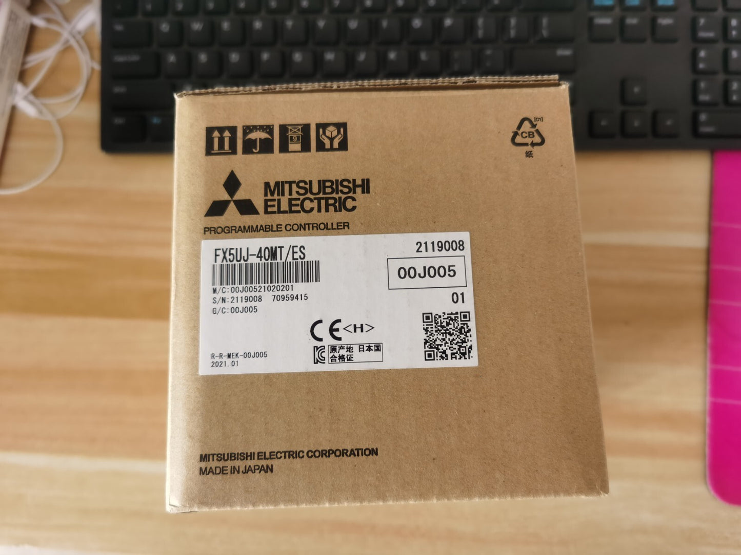 1PCS Mitsubishi FX5UJ-40MT/ES FX5UJ40MTES In Box