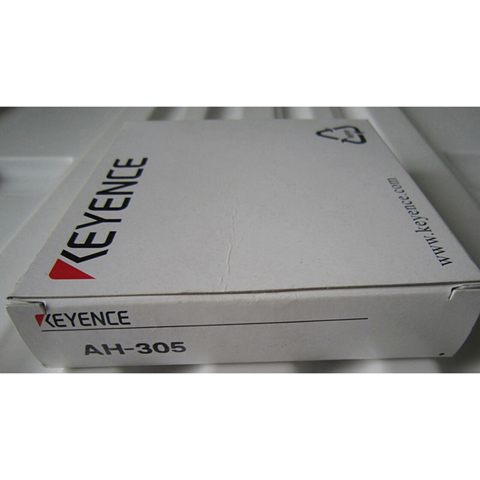 New One Keyence AH-305 Sensor in Box - KEYENCE