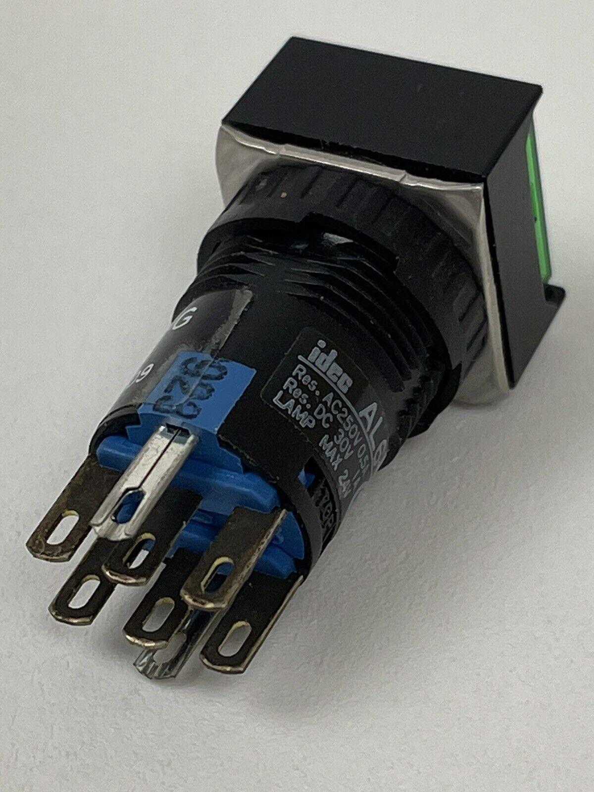 new Idec AL6Q-M24P-G Industrial Pushbutton Switch - DECO