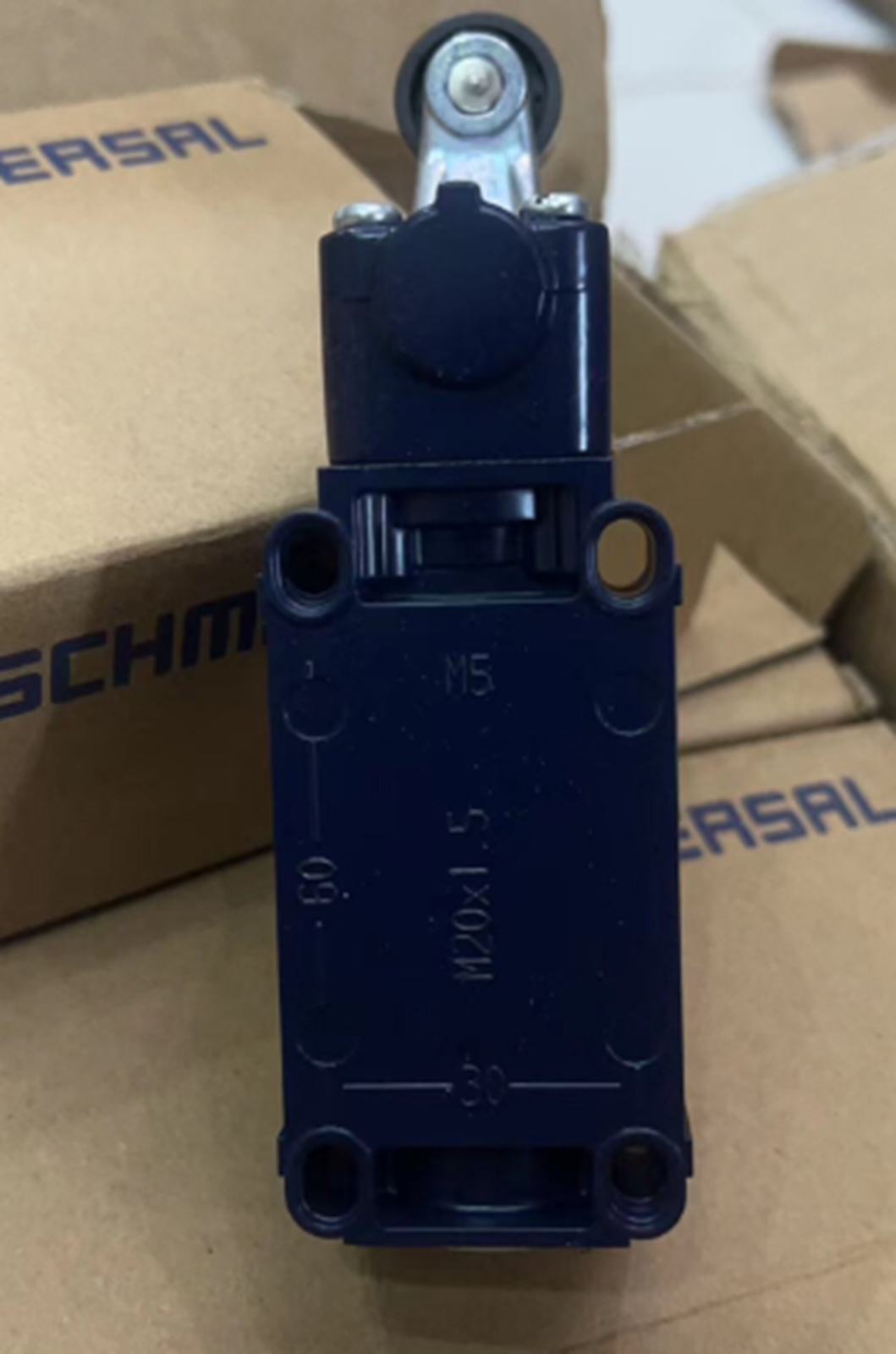 new  SCHMERSAL Z4VH335-11Z-M20 Limit Switch