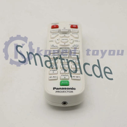 1PCS Panasonic Projector PT-RZ120 PT-RZ660 Remote Control