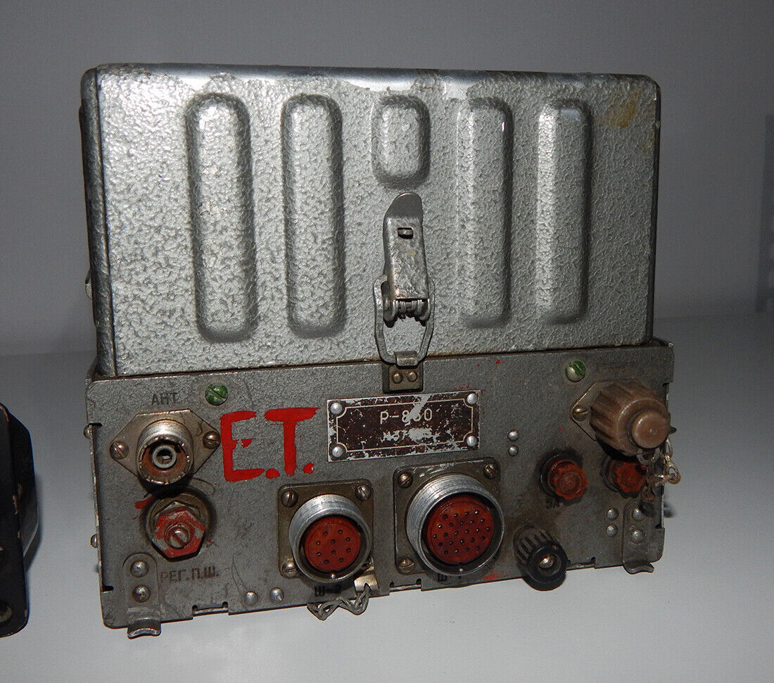 Used Radio R-860: Aircraft Radio Station Rarity - AVIATEK