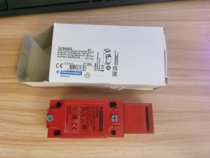 1PC  Schneider XCSA502 XCS-A502 Safety Limit Switch  Free Ship
