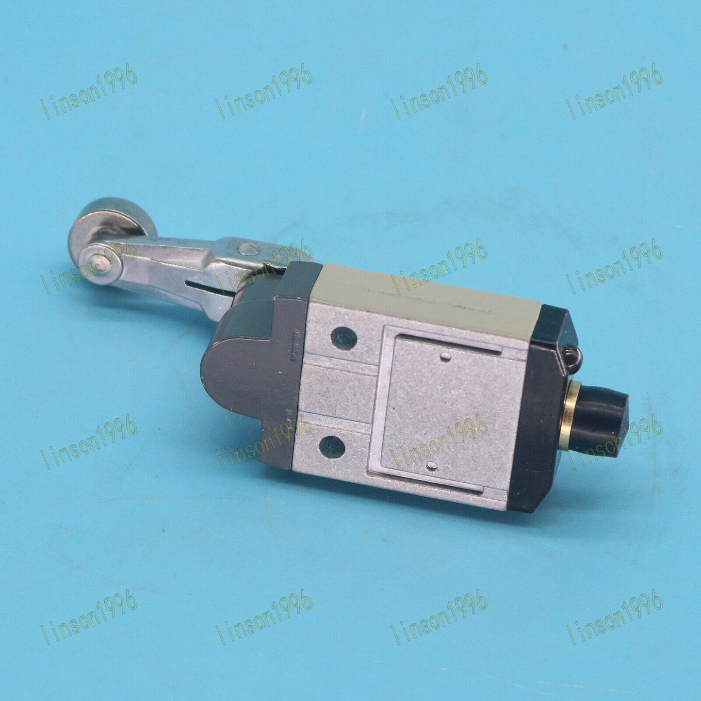 Omron Limit Switch D4CC1024 - OMRON