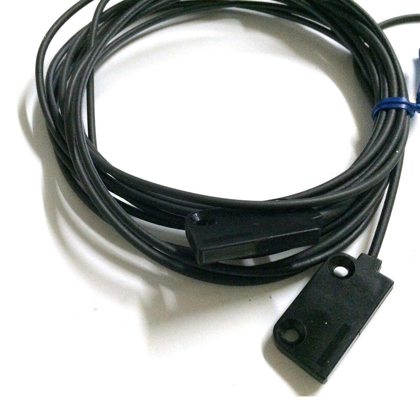 OMRON E32-T16PR Fiber Optic Sensor | High Sensitivity Optical Sensor for Temperature and Humidity Monitoring | Durable and Reliable for Industrial Applications - OMRON