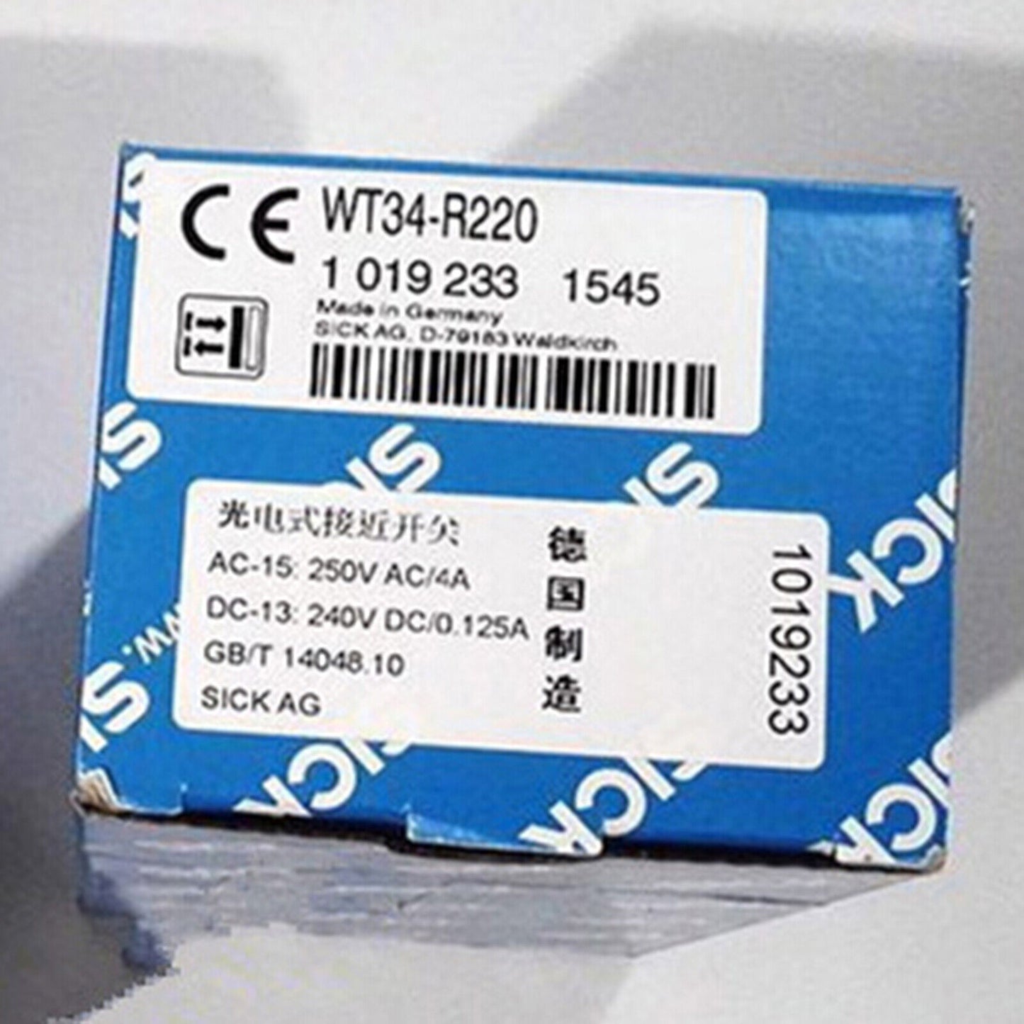 new SICK Photoelectric Switch WT34-R220 - SICK