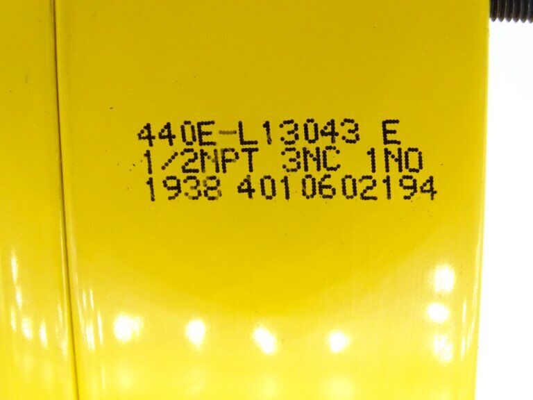Allen Bradley 440E-L13043 Series E Switch - ALLEN BRADLEY