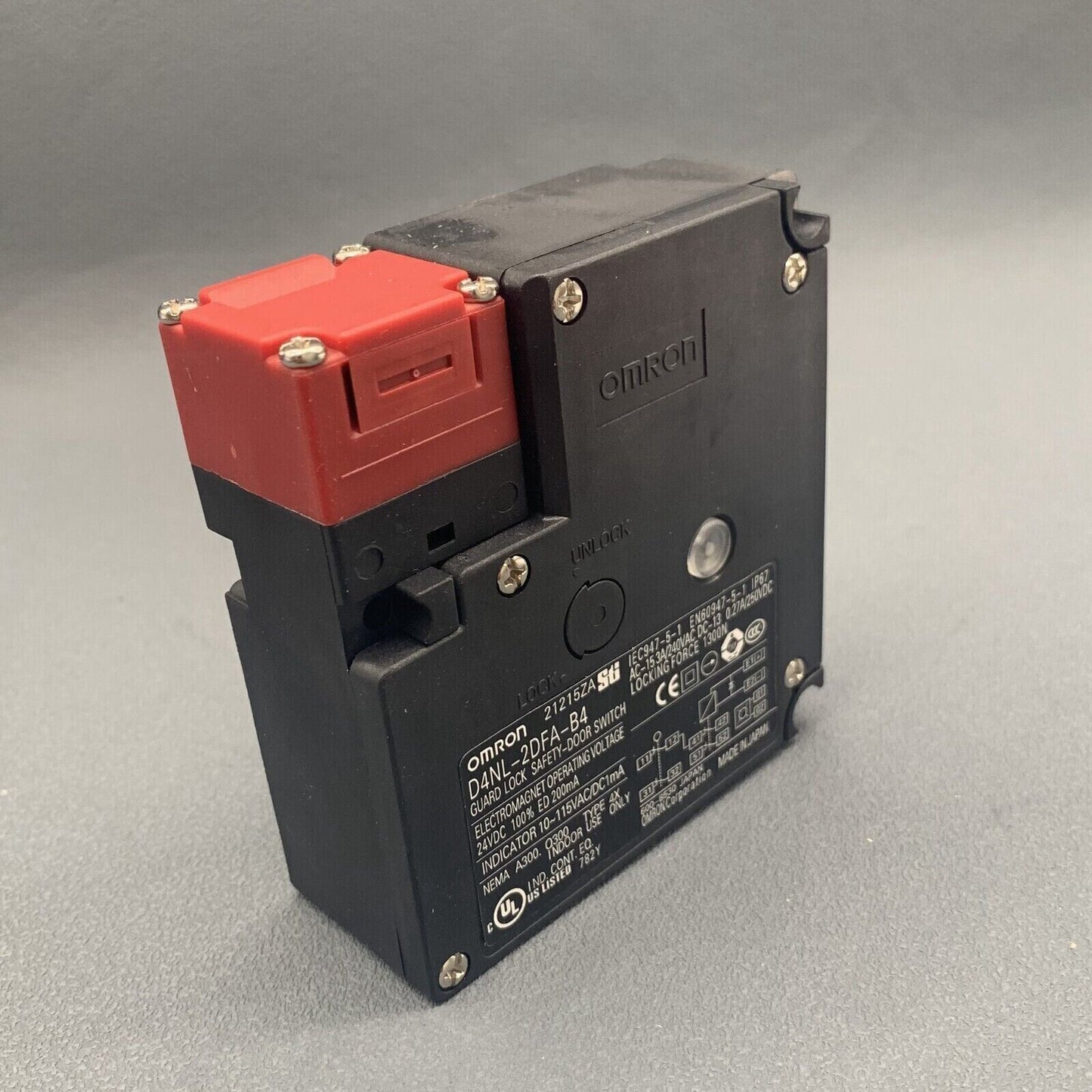 1PC Omron D4NL-2DFA-B4 PLC Safety Switch Lock Door Free Shipping