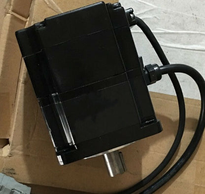 1PC YASKAWA AC SERVO MOTOR SGMPH-01AAA2S