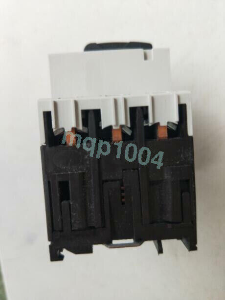 new 1PCS Eaton Moeller PKZM0-32 PKZM032 Circuit Breaker 25-32A In Box - EATON MOELLER