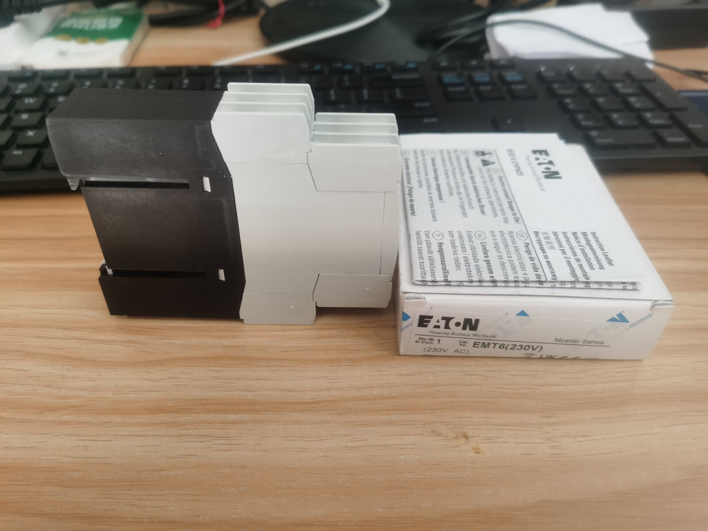 1PCS  Eaton Moeller EMT6 Relay 230VAC In Box