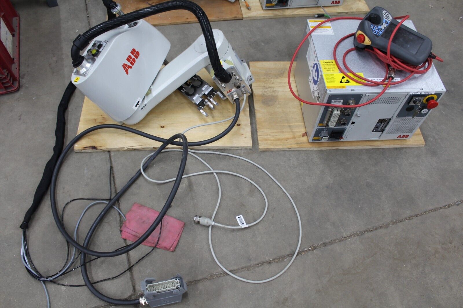 used ABB Robot IRB910SC-3/0.65 IRC5 Controller and Teach Pendant