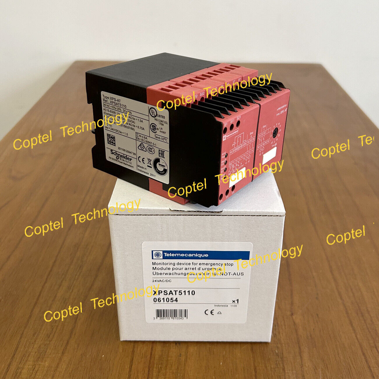 new   Telemecanique XPSAT5110 Type XPS-AT Safety Relay 1-Year