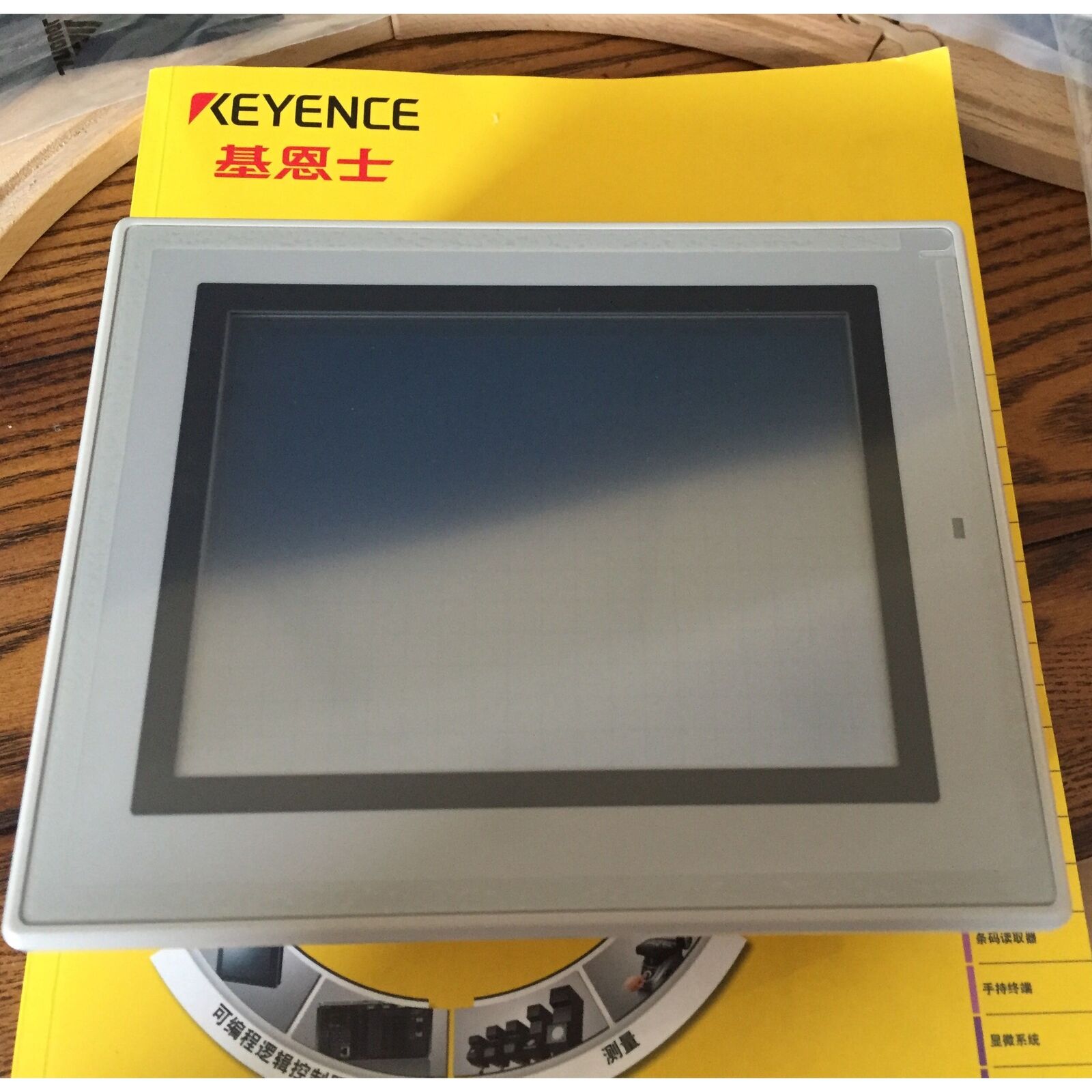 used KEYENCE VT3-Q5MW Touch Panel - KEYENCE