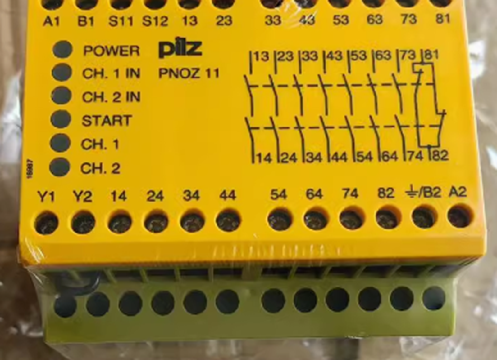 new  Pilz 774080 safety module PNOZ 11 24VAC 24VDC Pilz