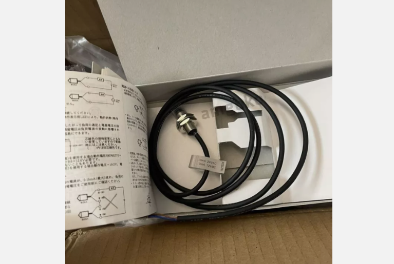 Omron D5A-3300 Limit Switch, High-Precision Industrial Limit Switch - OMRON