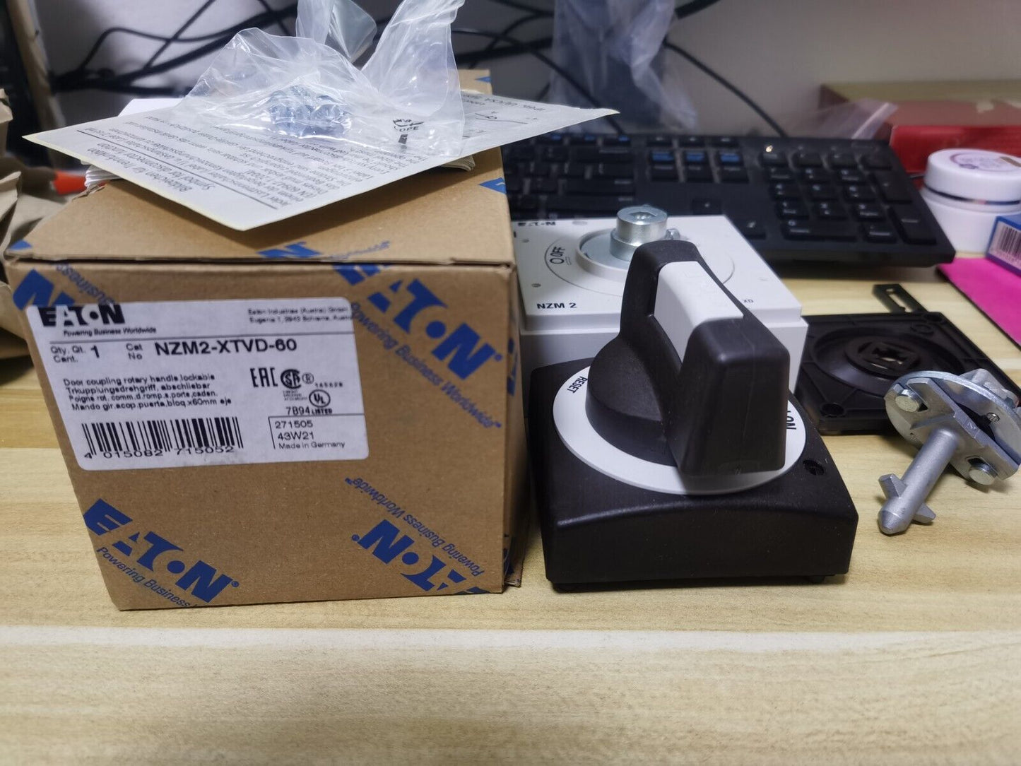 1PCS Eaton Moeller NZM2-XTVD-60 Rotary Handle - In Stock - EATON MOELLER