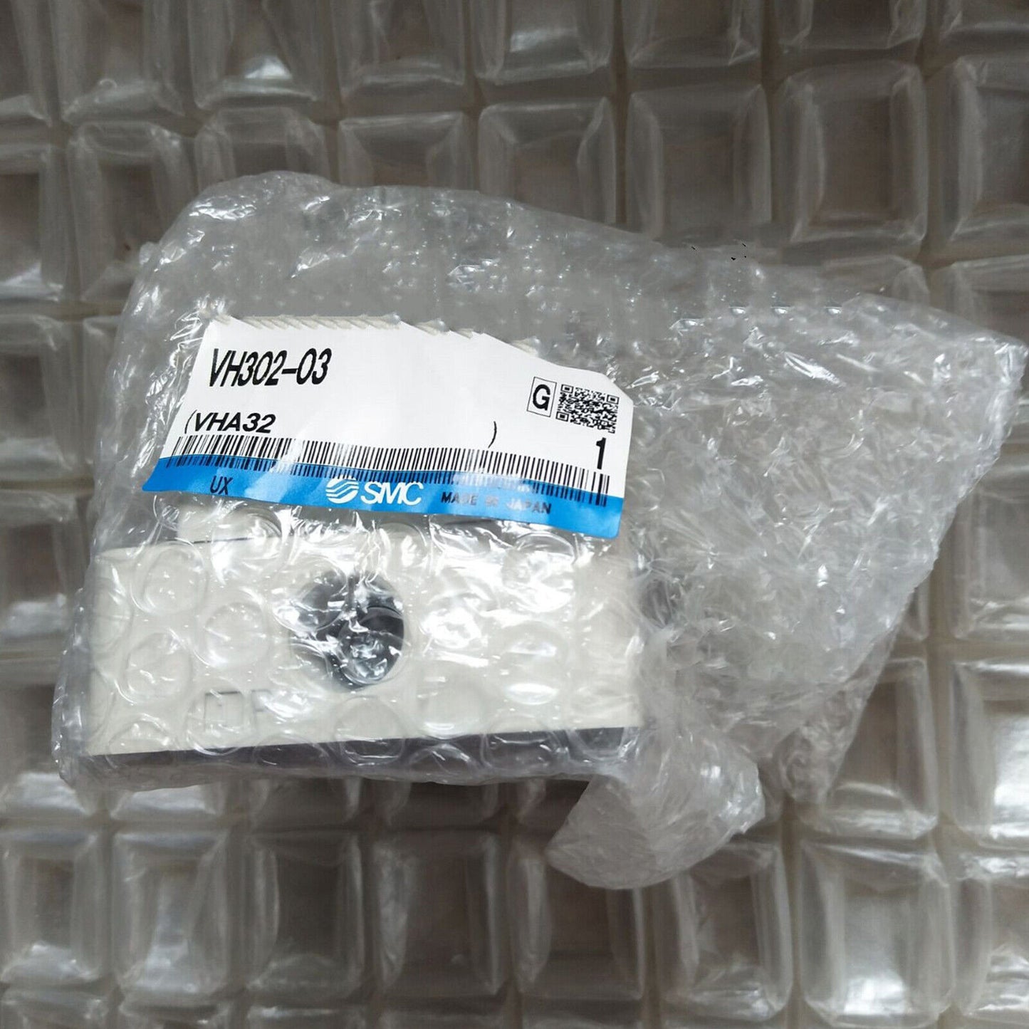 SMC pneumatic manual valve VH302-03 - SMC