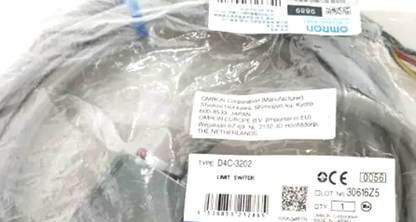new Omron D4C-3202 General Purpose Roller Type Limit Switch - OMRON