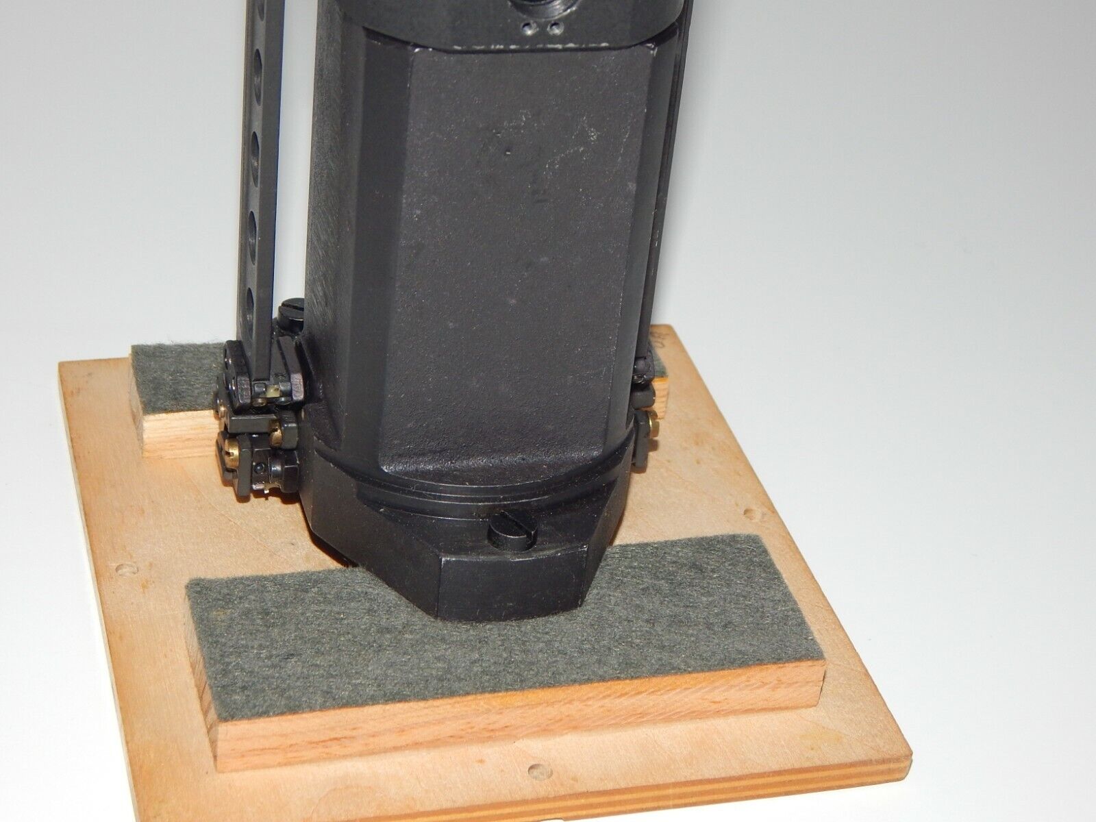 Used Optical Device Stabilizer: Stabilized Optical Device - TECHGUARD SOLUTIONS