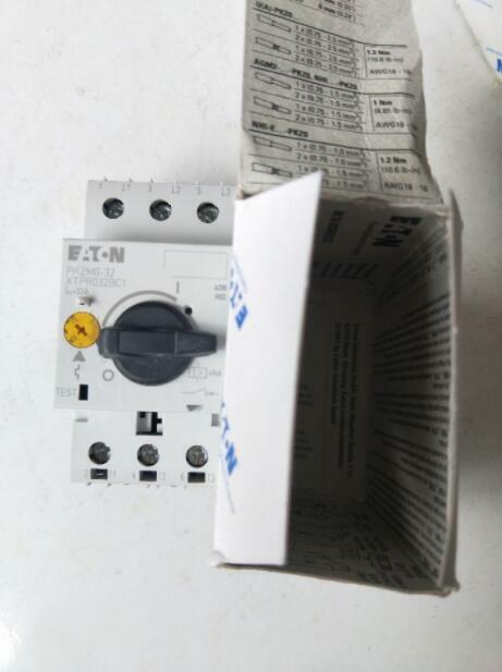 1PCS  Eaton Moeller PKZM0-32 PKZM032 Circuit Breaker 25-32A In Box