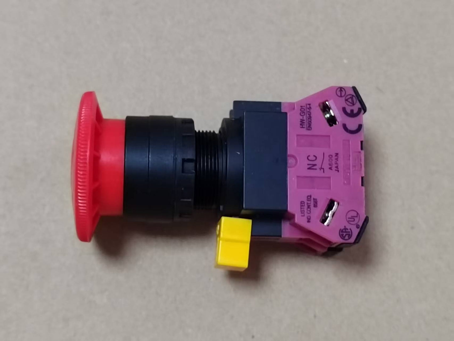 new 1PCS for IDEC HW-CB02 Emergency stop button switch