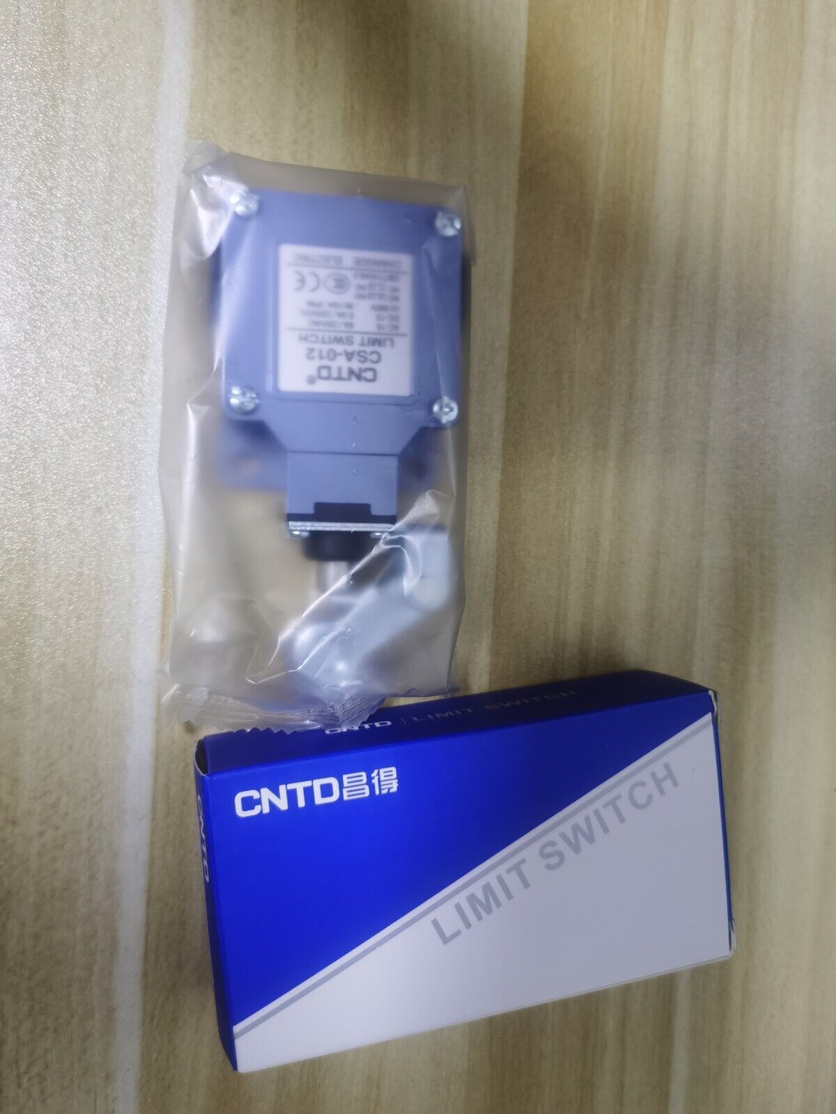 new 1PCS  CNTD CSA-012 CSA012 LIMIT SWITCH  IN BOX