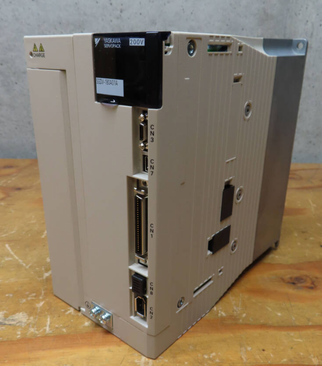 Yaskawa SGDV-180A01A SERVOPACK | High-Efficiency Industrial Motor Controller | 180V, 1A, 180W | Compact Design | 1.8kg - YASKAWA
