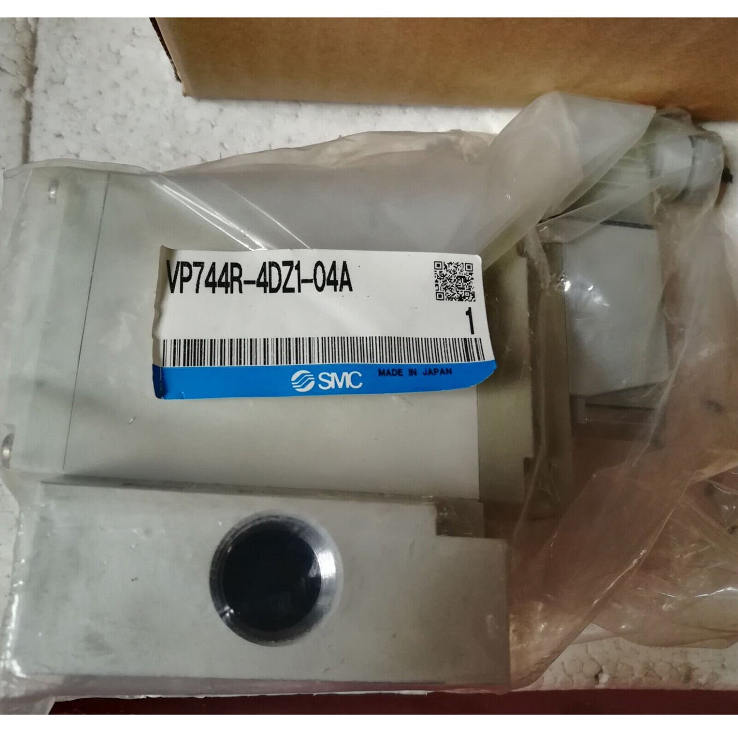 1PC SMC VP744R-4DZ1-04A electromagnetic valve - SMC