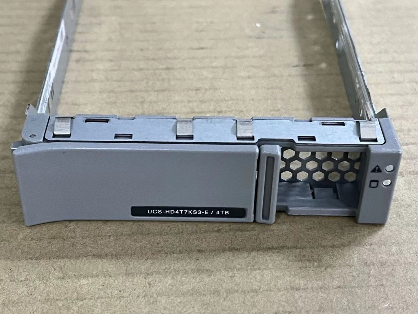 new Cisco UCS 3.5in LFF Hot Swap SAS SATA Hard Drive Tray Caddy 800-37836-01