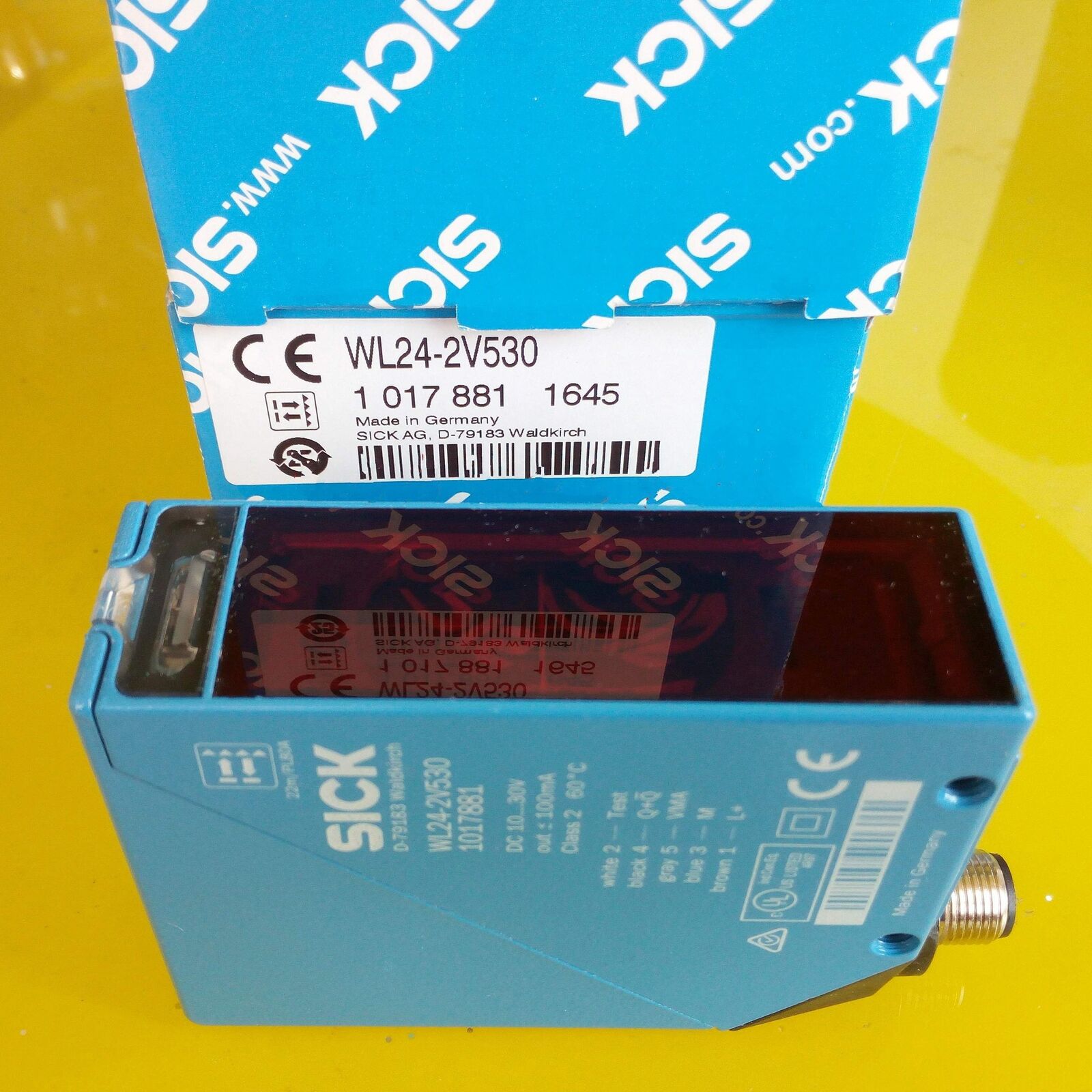 ONE SICK Photoelectric Sensors WL24-2V530 - SICK