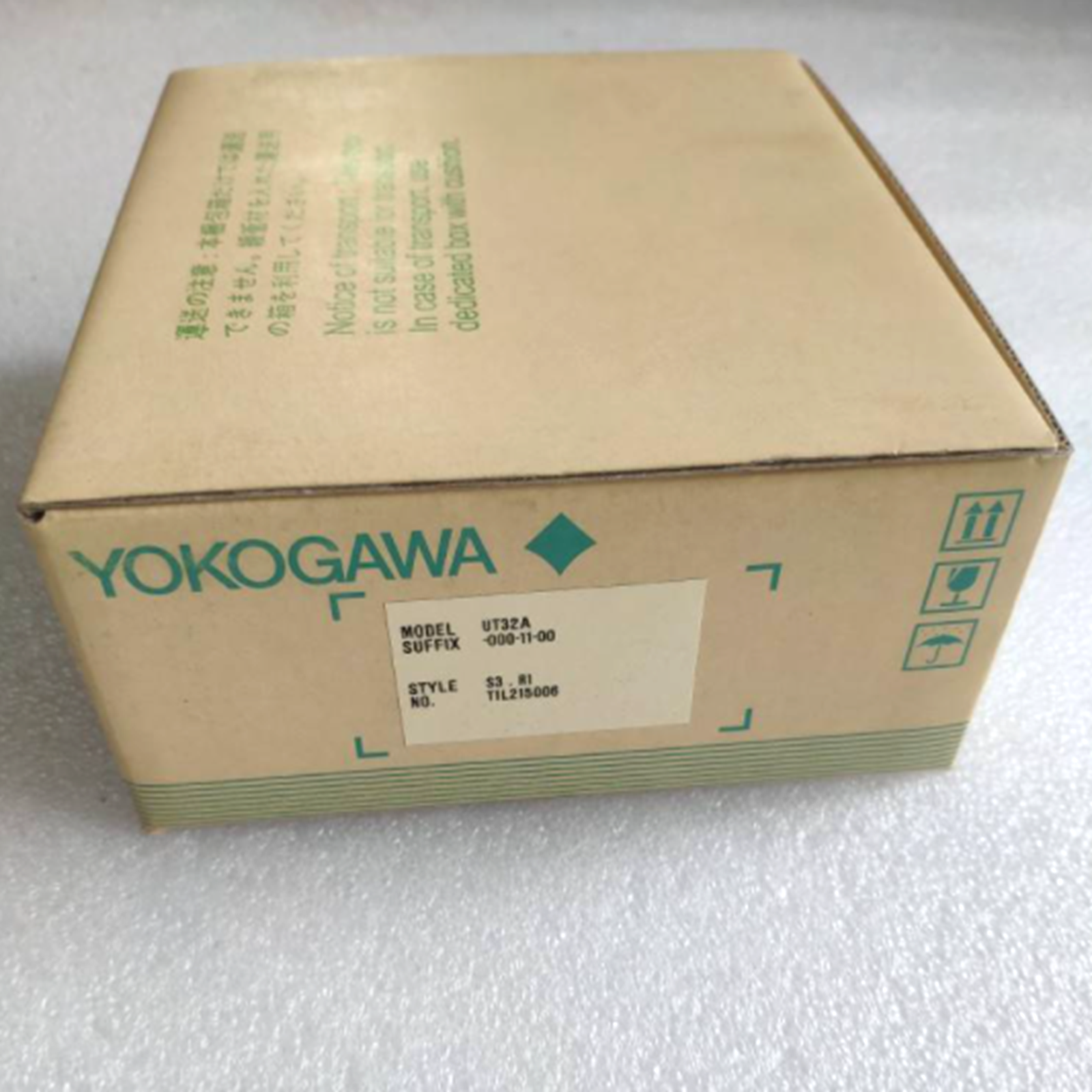 new  YOKOGAWA UT32A-000-11-00 Temperature Controller YOKOGAWA