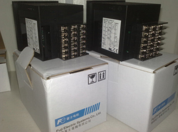 1PC FUJI PXR7TAY1-8W000-C Temperature Controller In Box