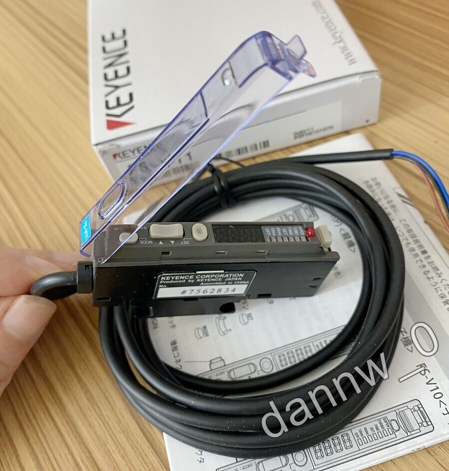 KEYENCE FS-V11 Fiber Optic Sensor Amplifier - KEYENCE