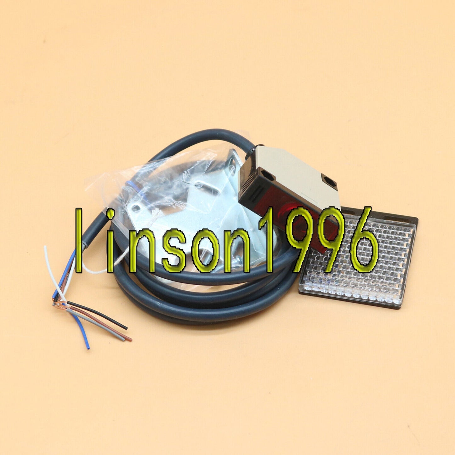 ONE OMRON E3JK-R4M1-ZH SENSOR IN BOX - OMRON