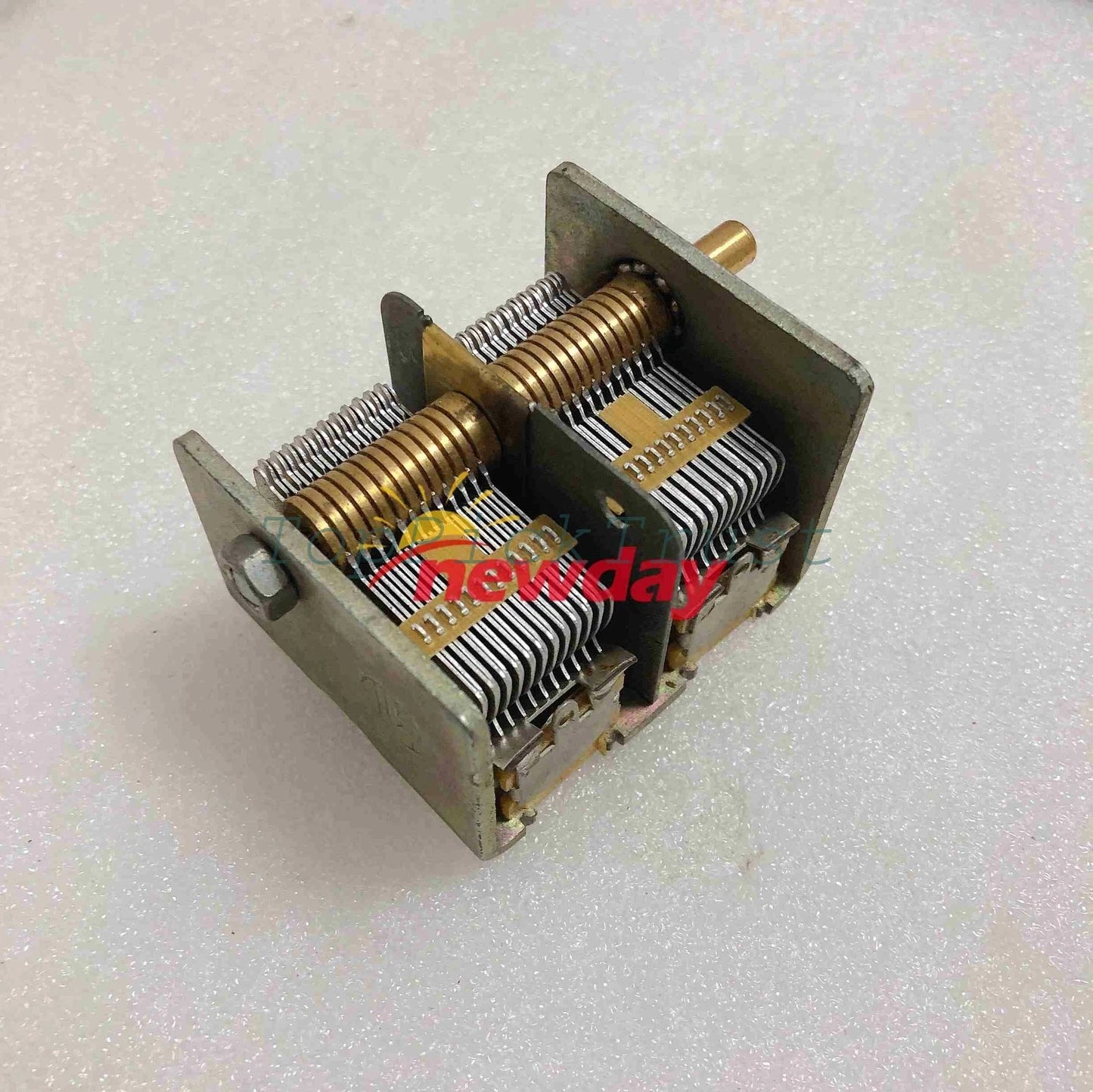 365pF+365pF, Capacitor, Variable, Dual Section, Broadcast, Air Dielectric