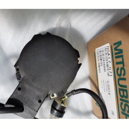 new Mitsubishi OSA17-071 Servo Motor Encoder OSA17071 In Box ping