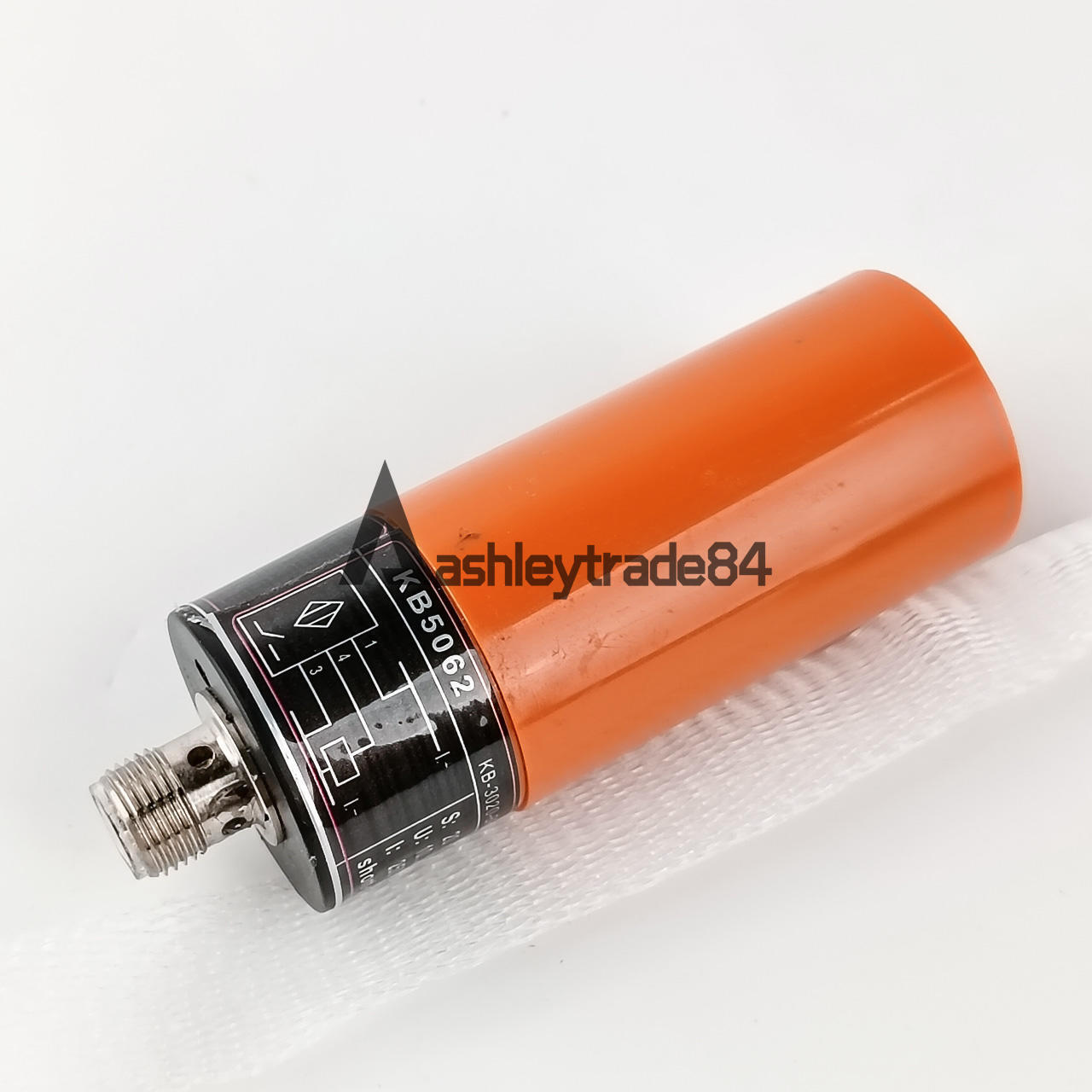 new  1PCS For IFM sensor KB5062