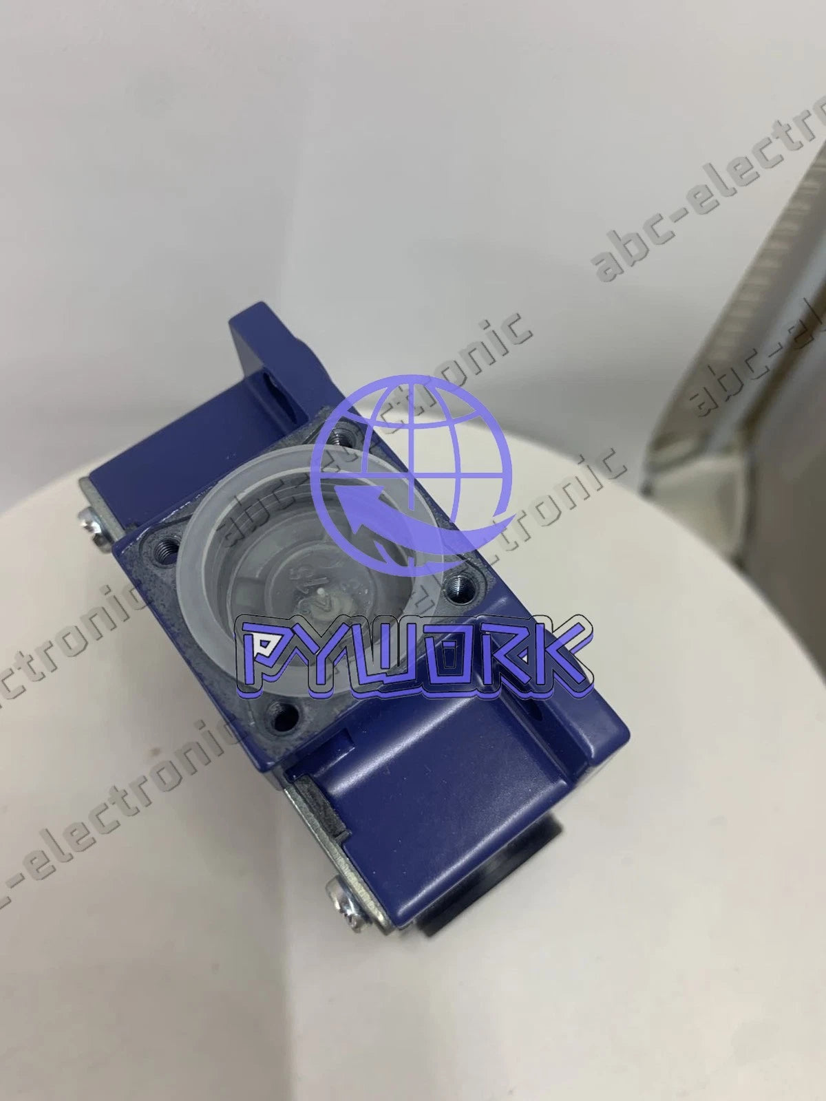 1PC Schneider ZCK-M1H29C ZCKM1H29