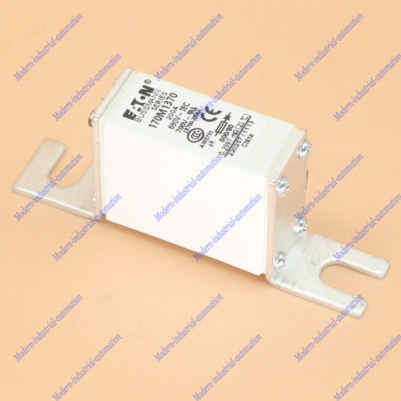 new 1PC  Eaton Bussmann fuse 170M1370 200A 690V Fast Delivery