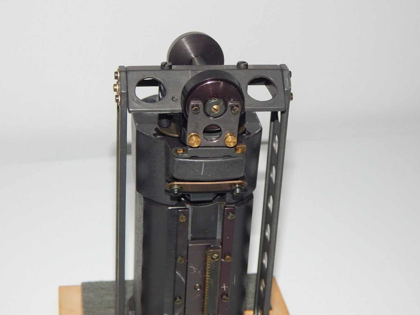 Used Optical Device Stabilizer: Stabilized Optical Device - TECHGUARD SOLUTIONS
