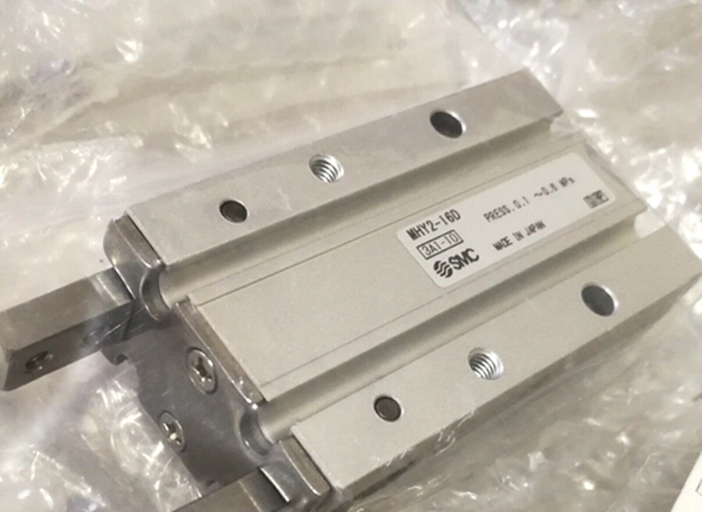 New SMC MHY2-16D Air Gripper Pneumatic Cylinder with 200PSI 16-inch Stroke and 4-way Quick Disconnect fitting - SMC