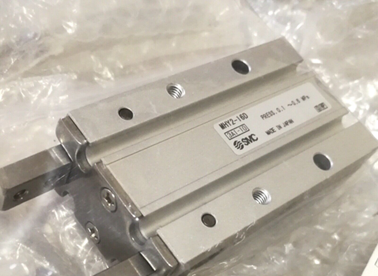 New SMC MHY2-16D Air Gripper Pneumatic Cylinder with 200PSI 16-inch Stroke and 4-way Quick Disconnect fitting - SMC