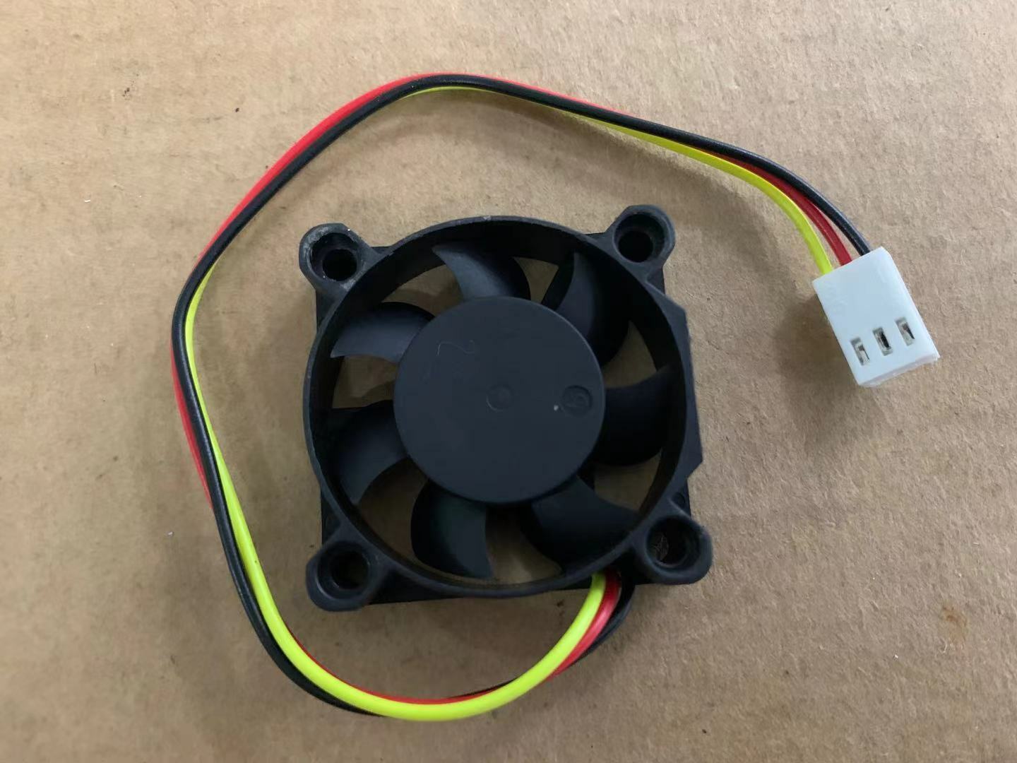 new 1PC YOUNG LIN 4010 12V 0.7W DFB401012M 3-wire cooling fan