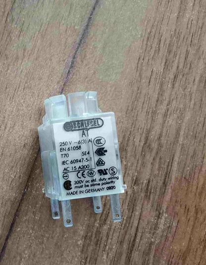 1PC 250V 6(3)A 4 feet CONNECTOR  IEC60947-5-1 IEC 60947-5-1 T70 5E4