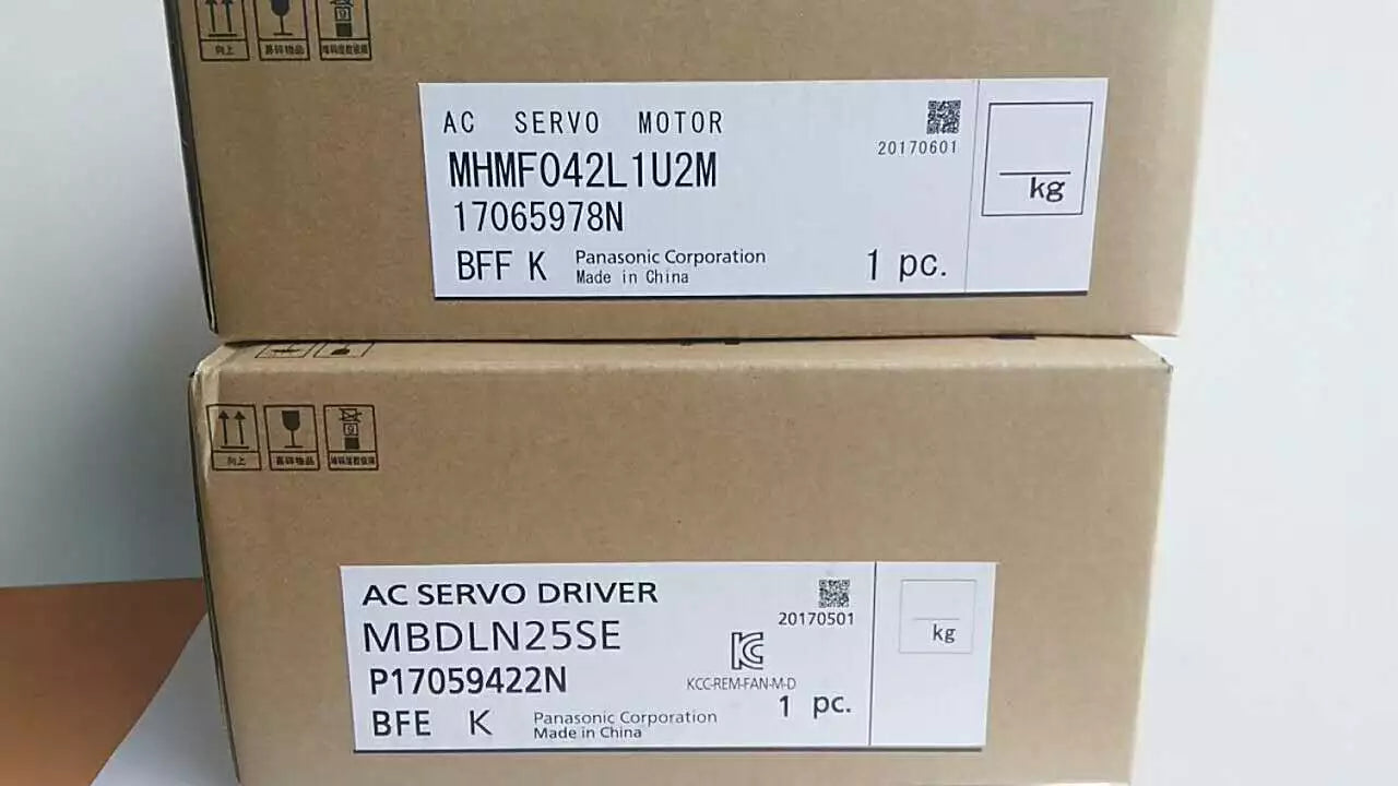 Panasonic MHMF042L1U2M Servo Motor with MBDLN25SE Driver New - PANASONIC