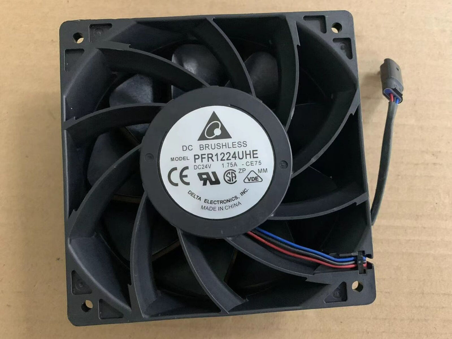 new 120mm Delta PFR1224UHE-CE75 12038 24V 1.75A 3-wire 12cm High-volume cooling fan