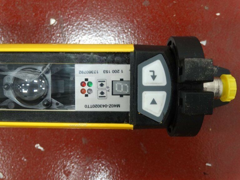 SICK M40Z-043020TT0 SENSOR 24 DC VOLTS (14879 - USED) - High-Performance Sensor Module for Industrial Applications - SICK