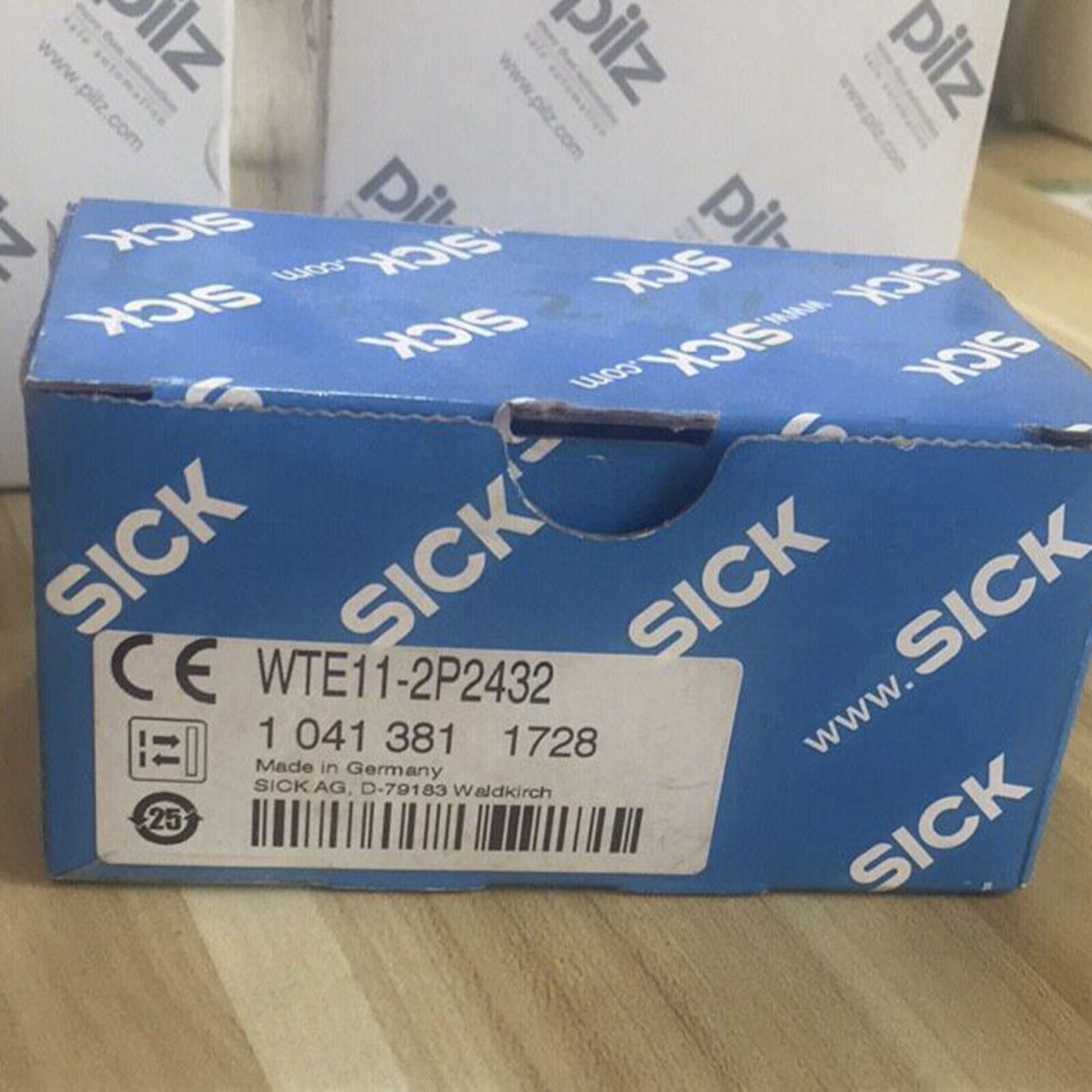 New SICK WTE11-2N2432 Photoelectric Sensor Energetic Diffuse PLC - SICK