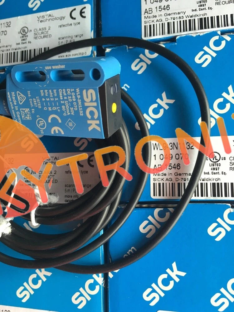 1Pcs SICK WL9-3N1132 1049070 Photoelectric switch sensor